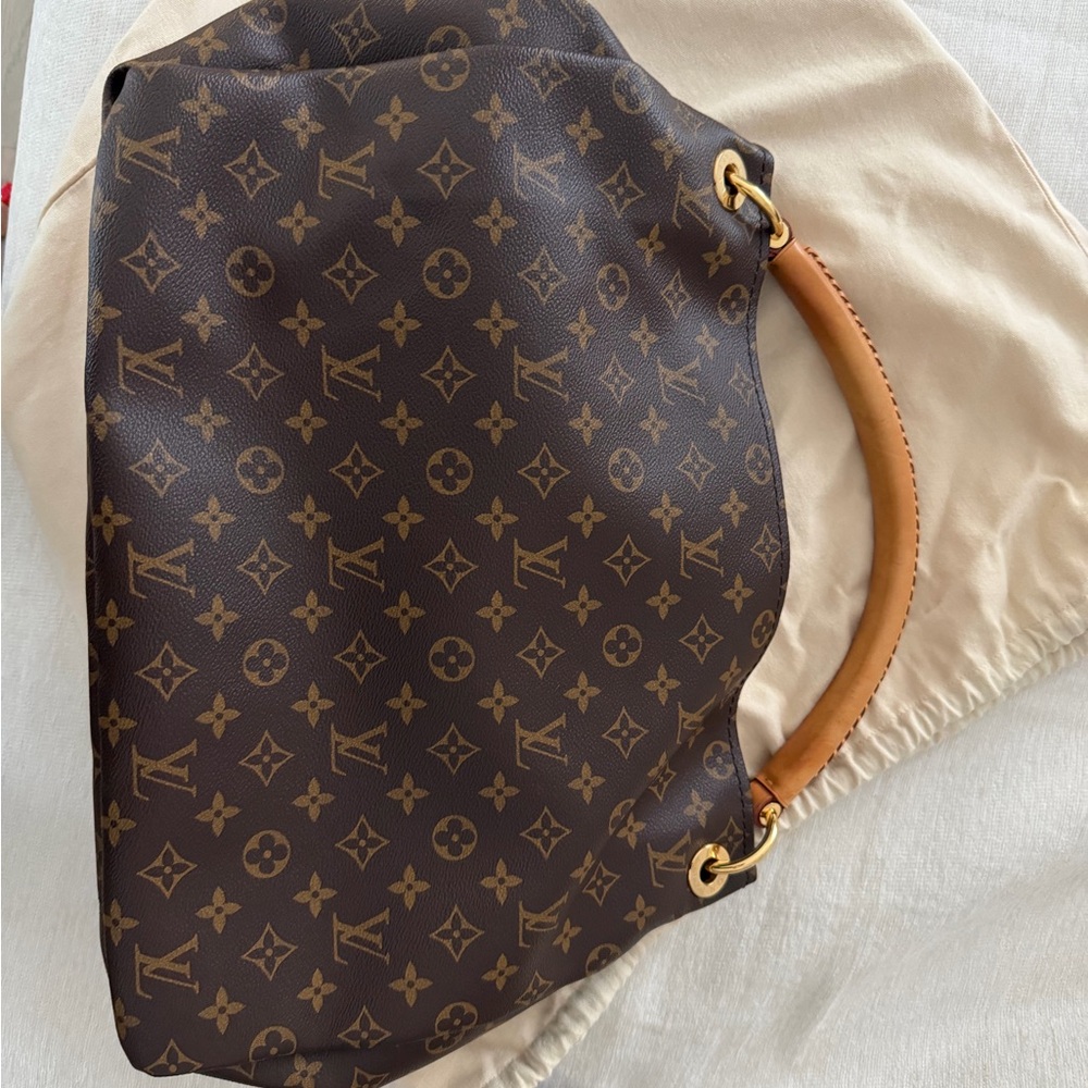 Louis Vuitton Monogram Canvas Shoulder Bag with Vachetta Handle